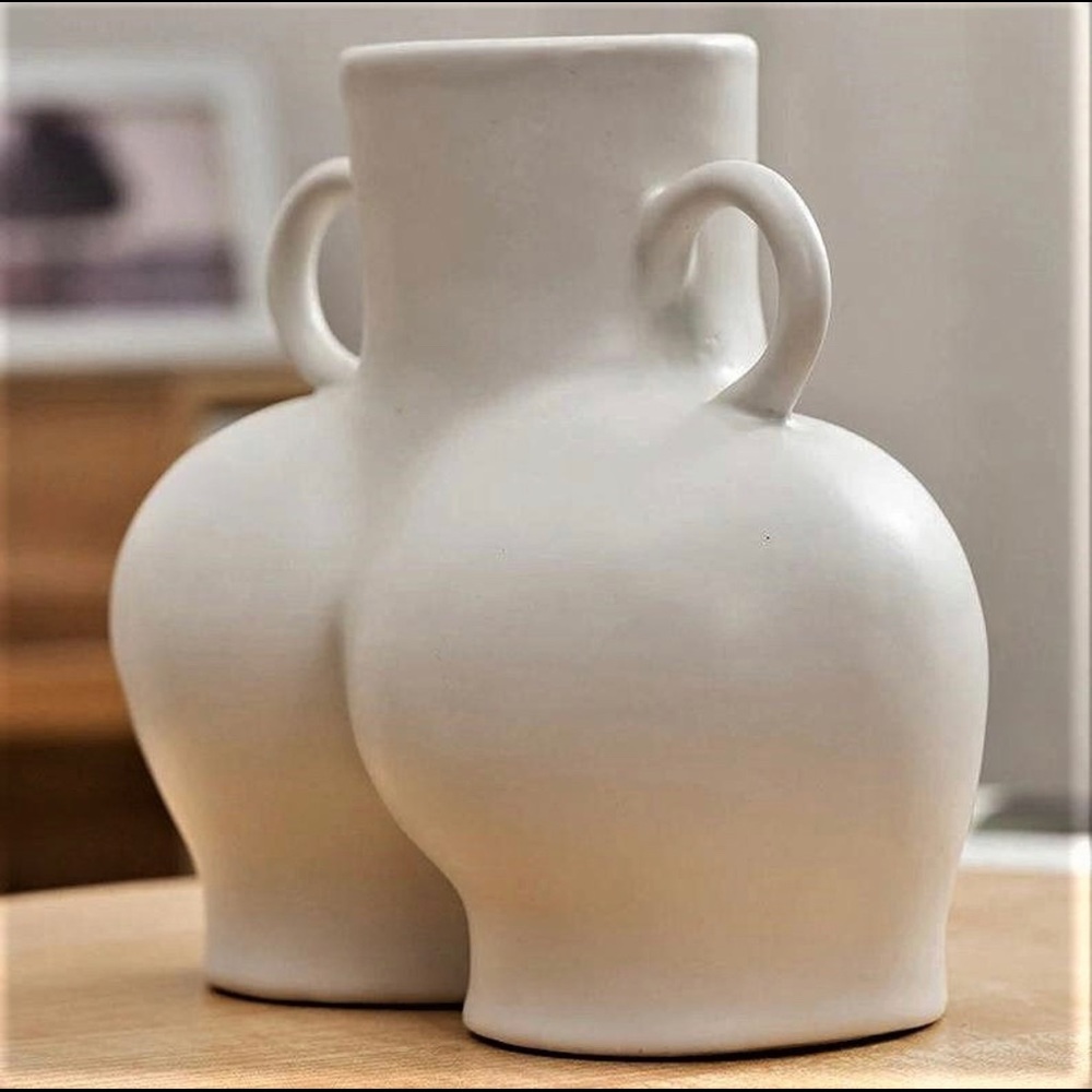 Body / butt ceramic vase in matte black or white - Picture 7 of 10